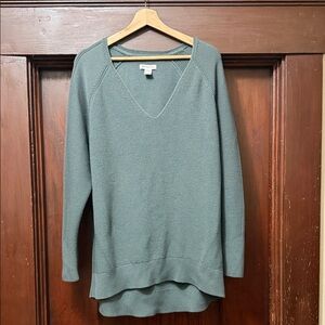Athleta Gray - Green V-Neck Hanover